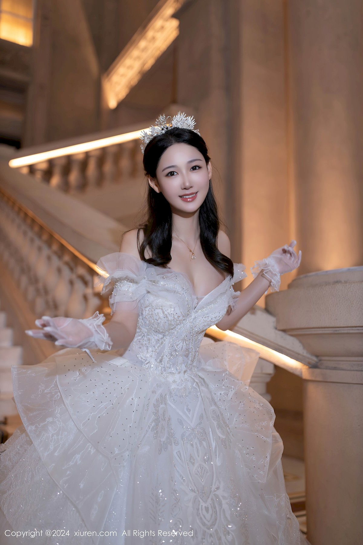 秀人网美女模特唐安琪白色婚纱搭配魅惑肉丝韩国旅拍