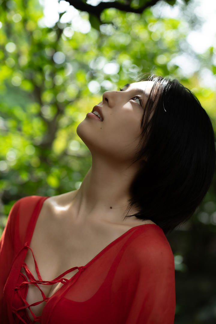 日本清纯短发美女高清手机壁纸图片