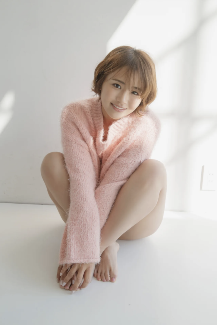日韩高清短发美女模特高清手机壁纸图片专区