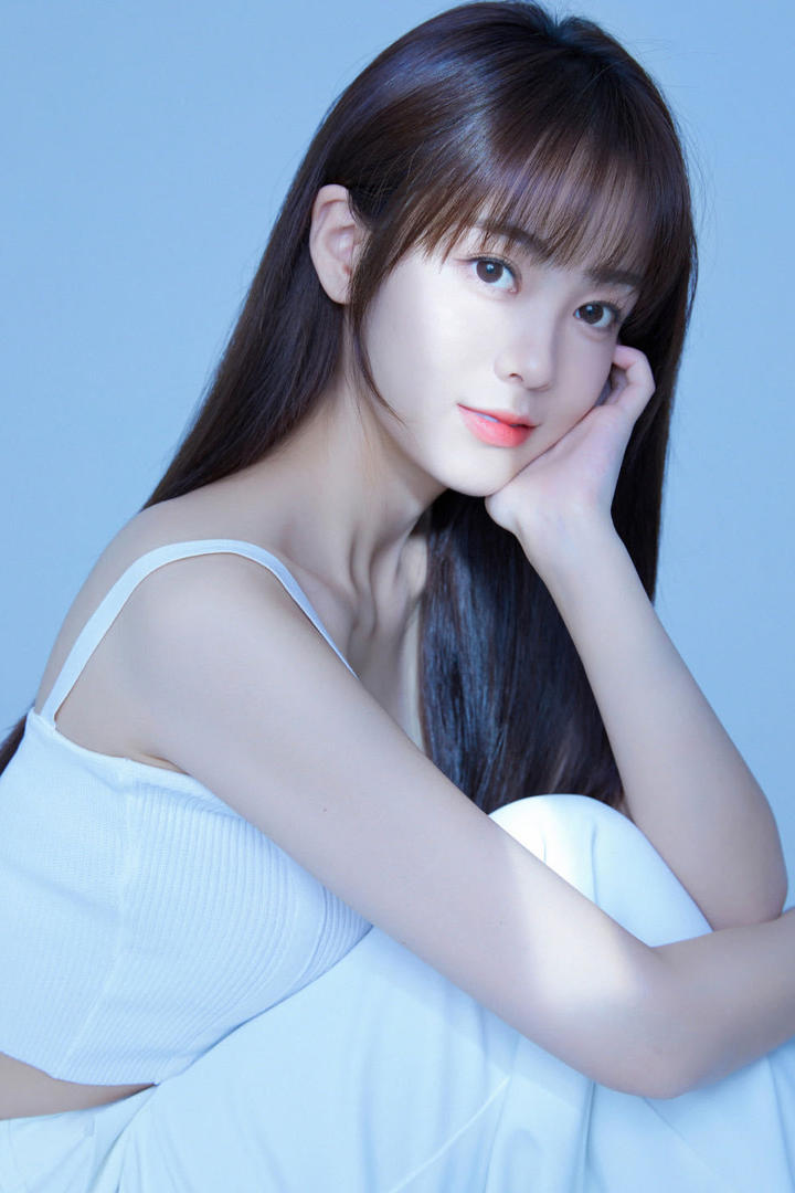 清纯可爱美女白皙肌肤写真摄影图片