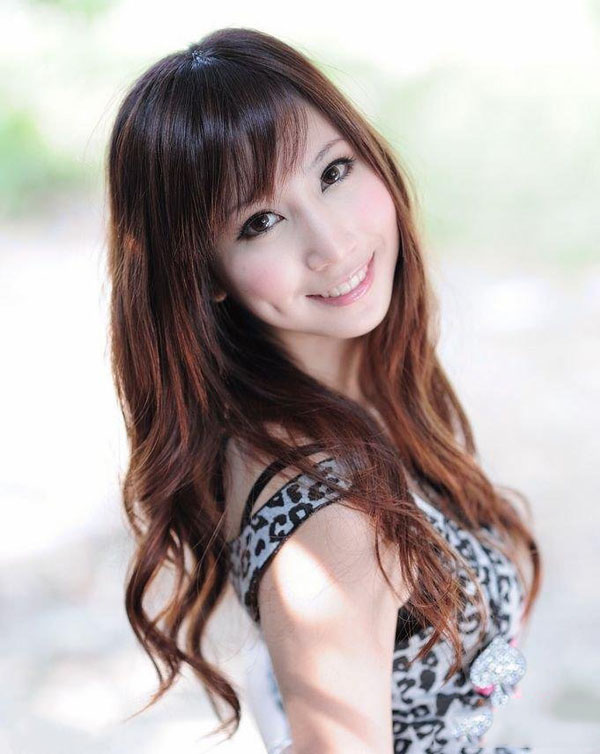 漂亮卷发美女写真 清纯不失性感