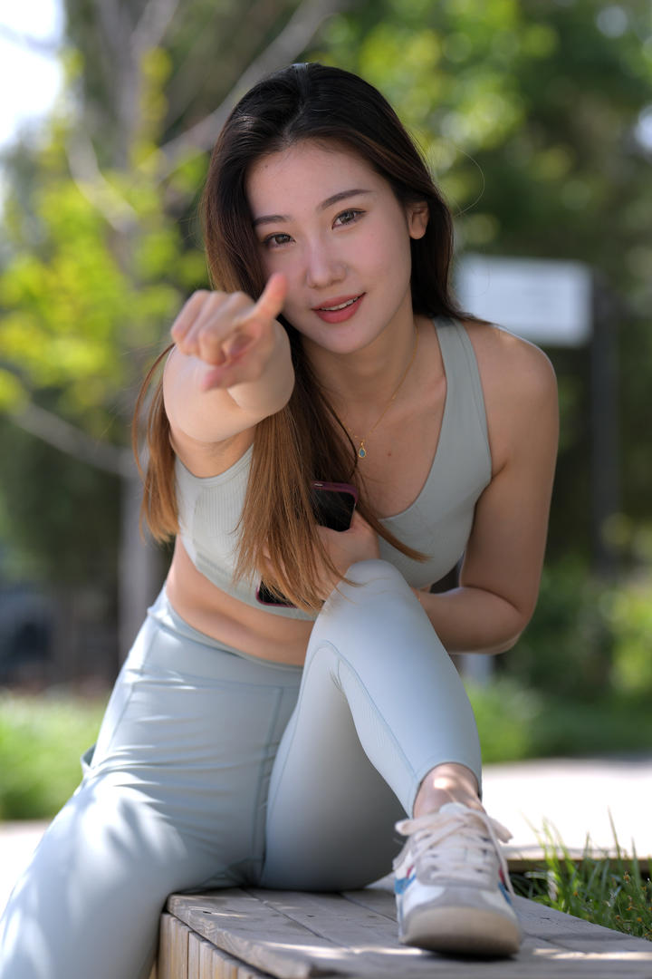 国产顶级瑜伽教练美女性感街拍手机精品一区免费