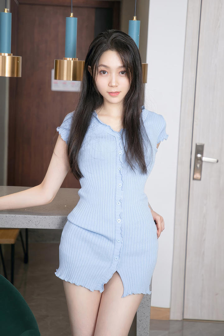 没穿裤子的性感宅男女神优优大胆顶级艺术图片