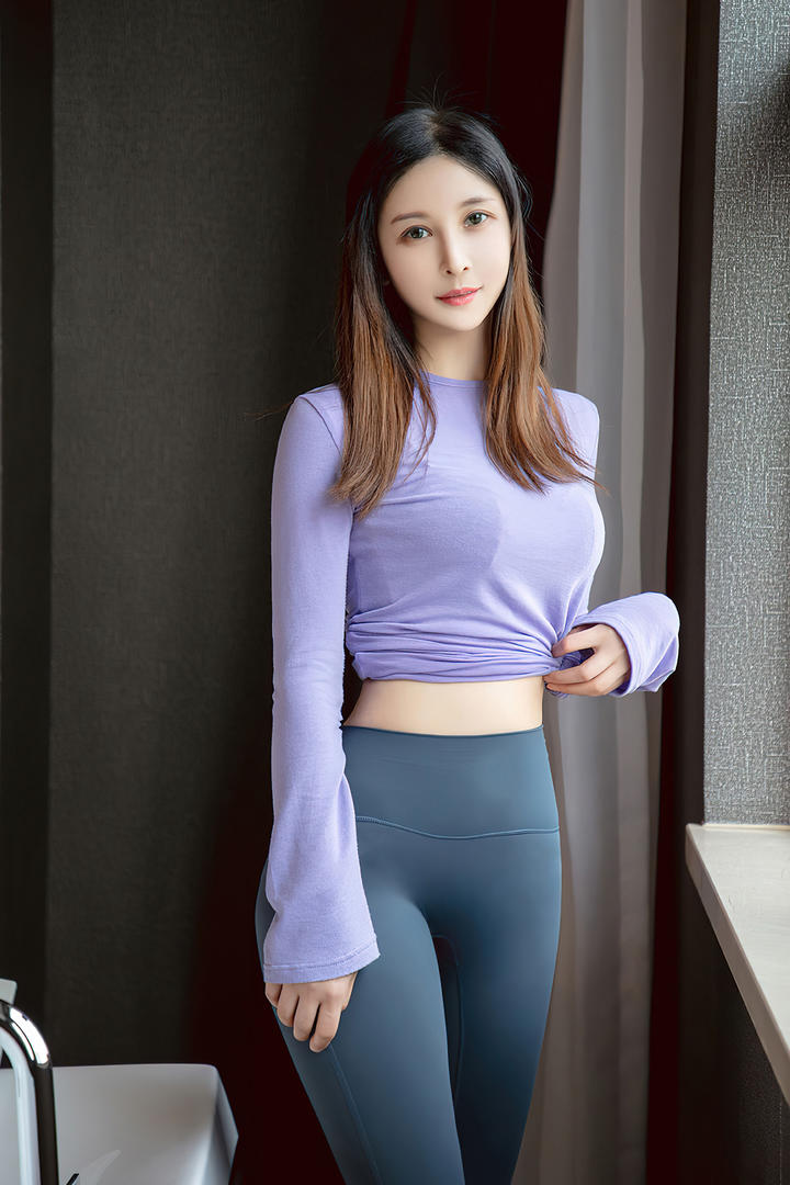 国产高颜值瑜伽裤美女老师性感亲密照欣赏