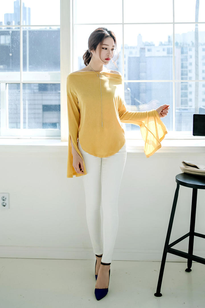 站在窗户边的高清韩国气质美女模特图片