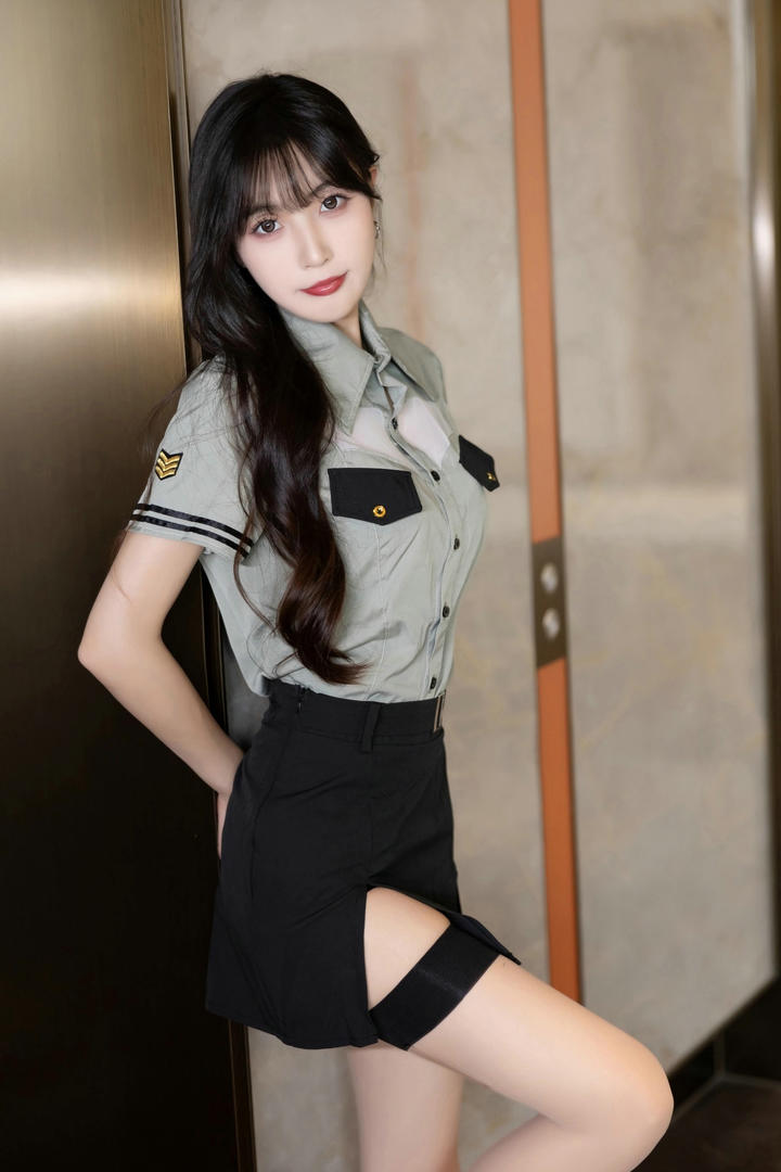 中国漂亮美女警花林星阑性感制服诱惑写真图片
