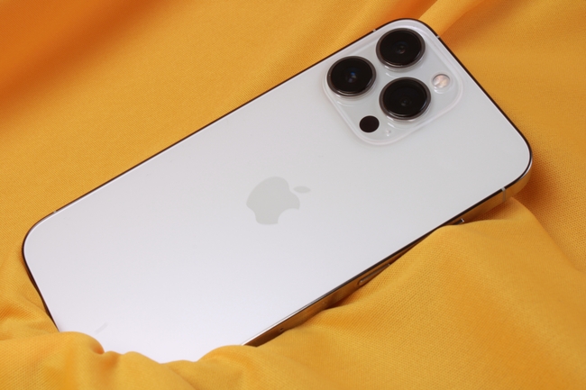 苹果手机iPhone13图片
