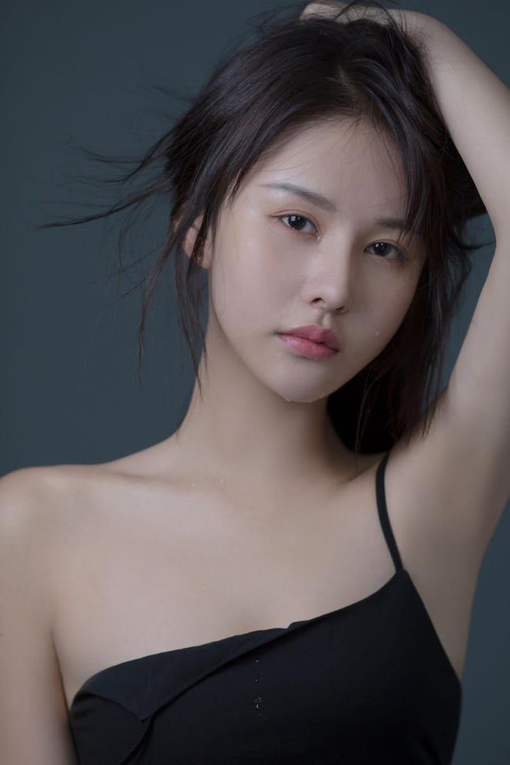 性感白嫩楚楚动人美女写真图片