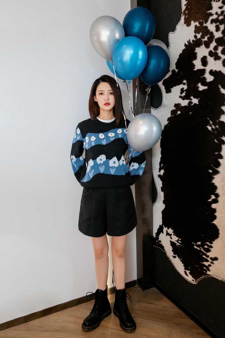 女神李沁俏皮写真图片