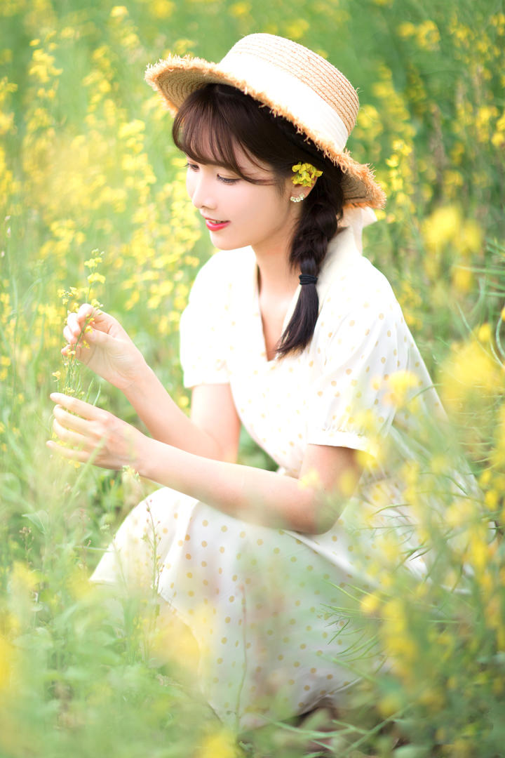 油菜花海极品小清新美女艺术写真图片集