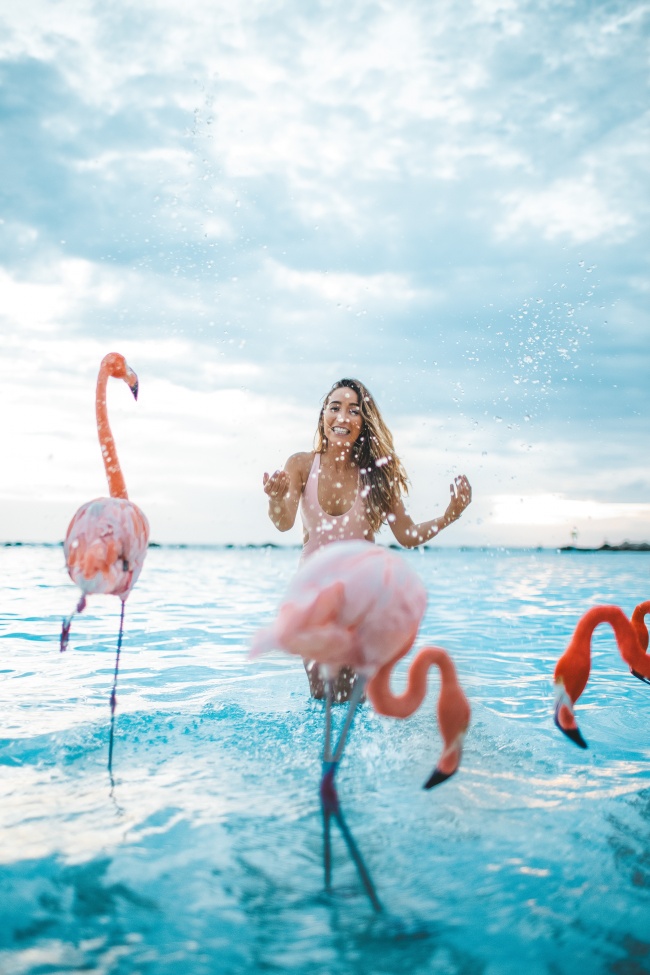 美女海边湿身艺术照图片