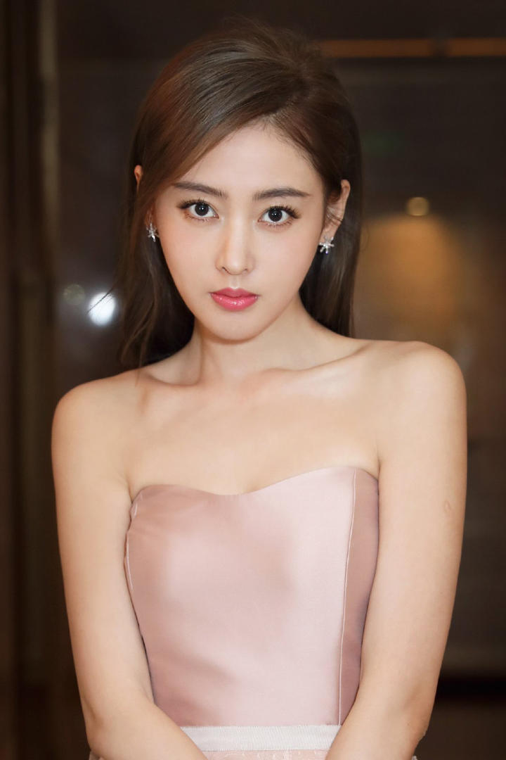 性感低胸晚礼服女星张天爱
