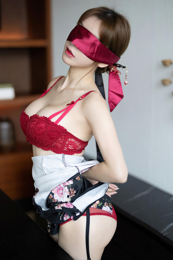 用布蒙住眼睛的XIUREN秀人国模美女性感人体艺术照图片