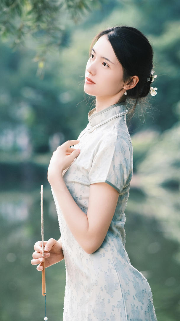 婀娜多姿的古典旗袍美女壁纸图片