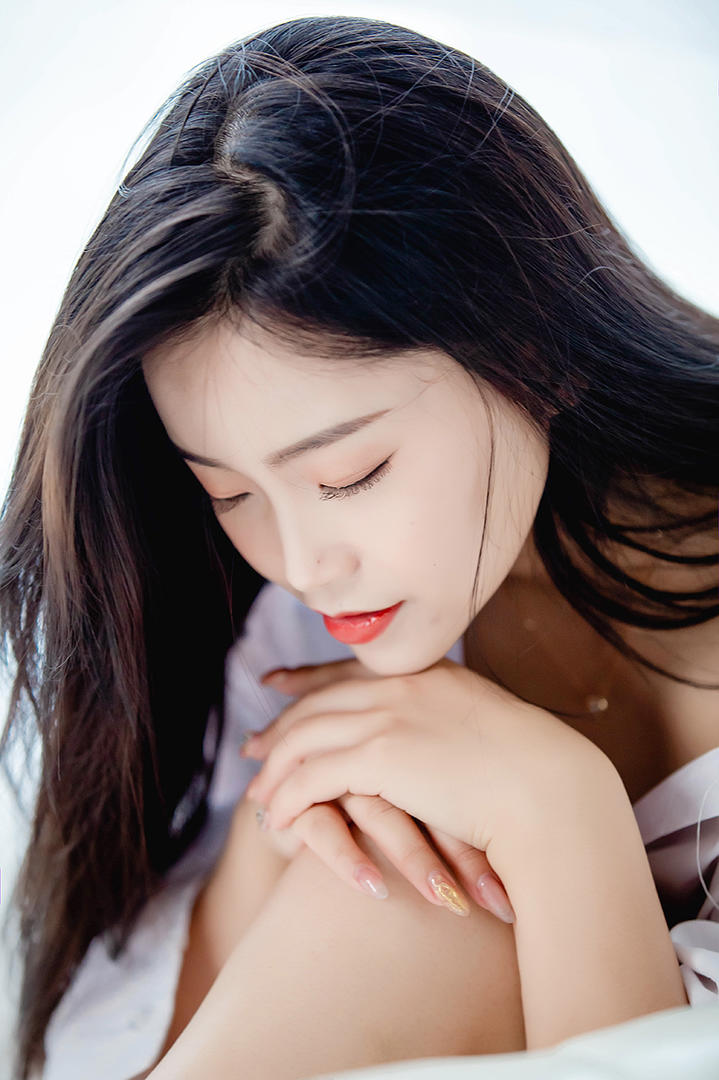 清纯靓丽都市女白领人体艺术写真图片