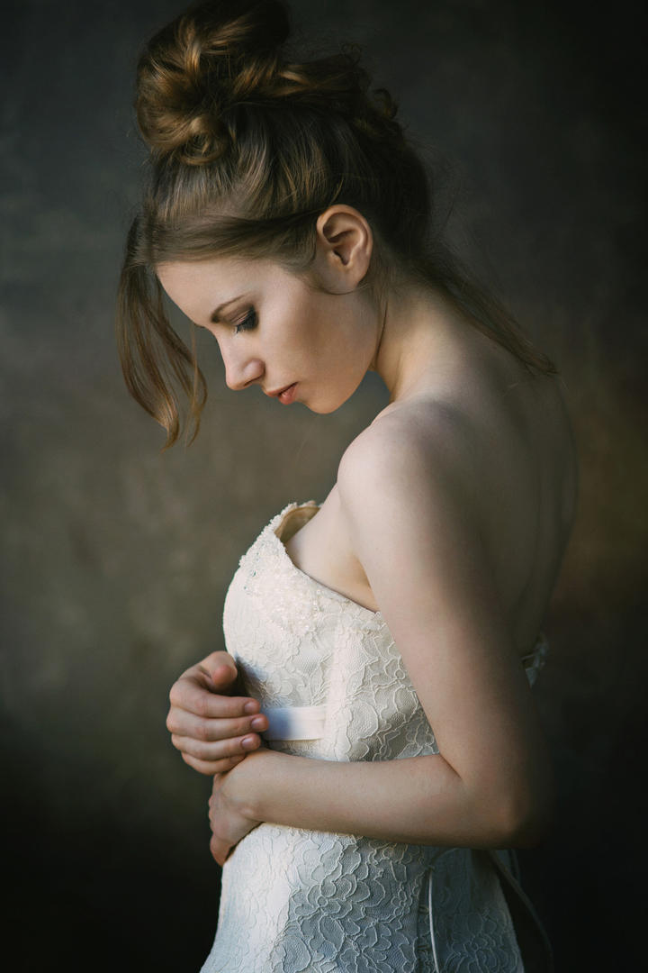 高清欧美美女侧身写真图片