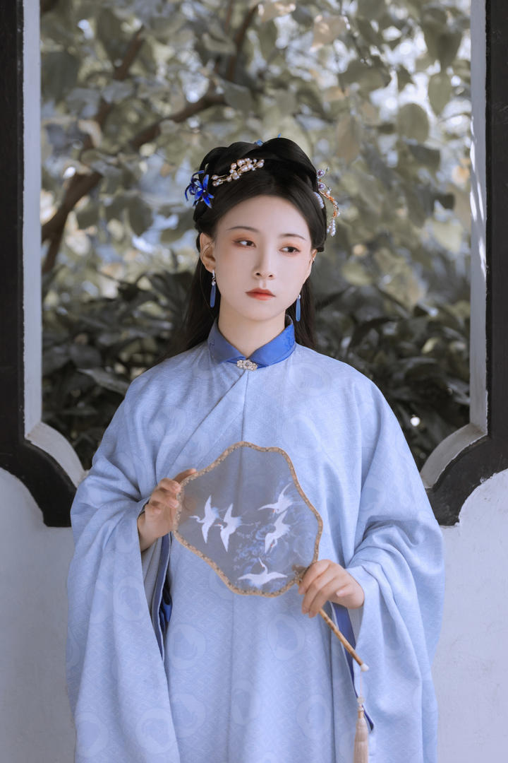 古典淡雅气质古装美女艺术写真图片