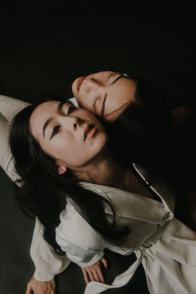 闺蜜美女双人艺术写真图片