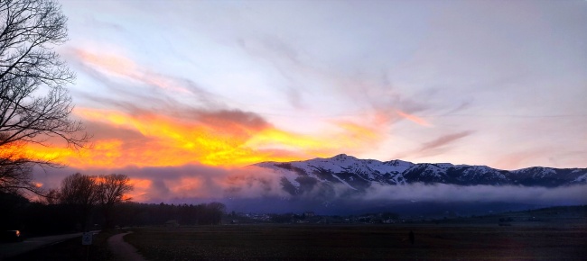 黄昏雪山风光图片