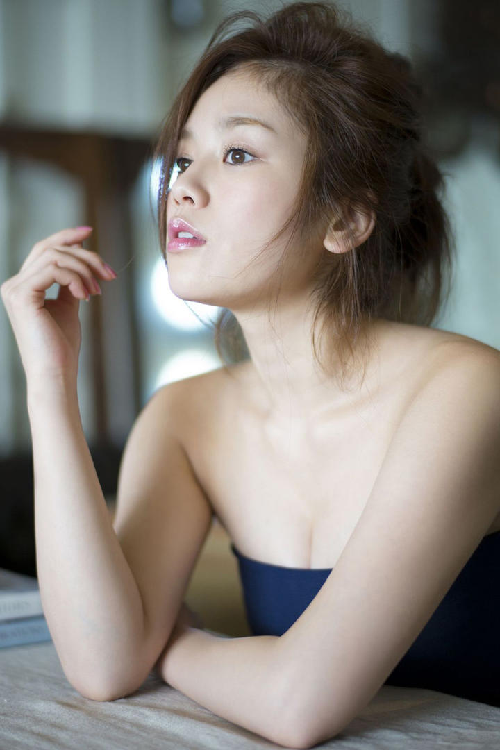 日本漂亮养眼美女高清自拍图片