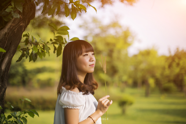 清纯可爱的篱笆姑娘