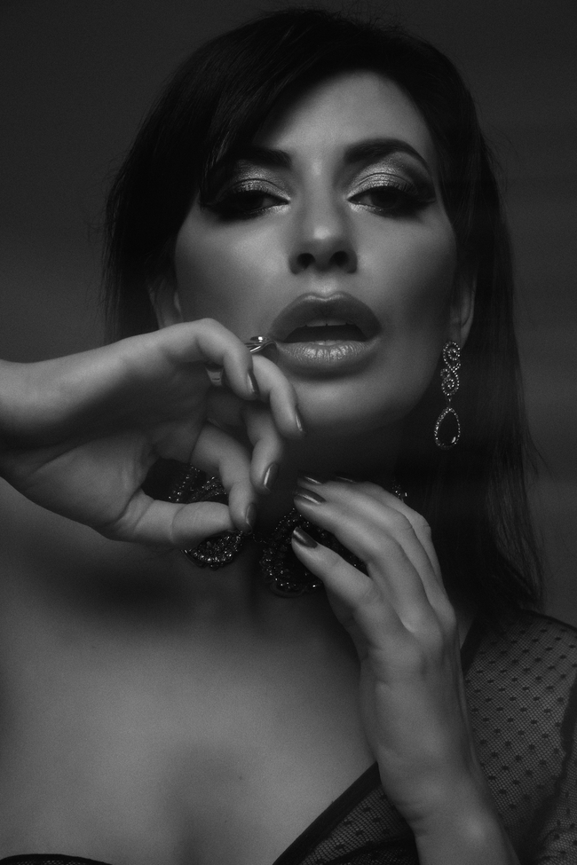 热辣性感黑白风格美女人体模特图片