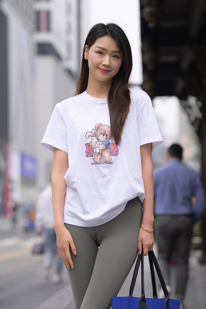 街拍美女瑜伽紧身裤性感无码图片免费下载