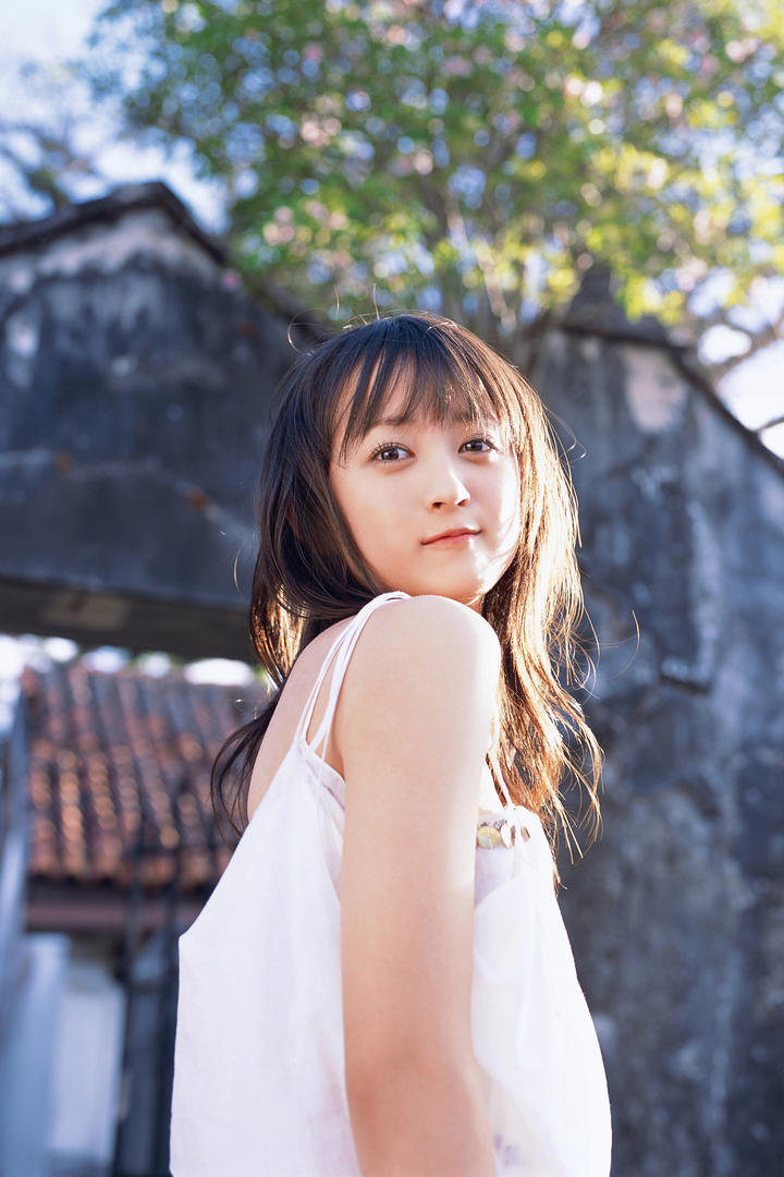 日本美女高清街拍清纯女生图片
