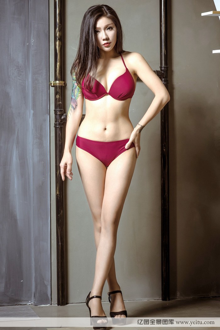 纹身美女夏妍渔网丝袜豹纹内衣诱惑大尺度写真