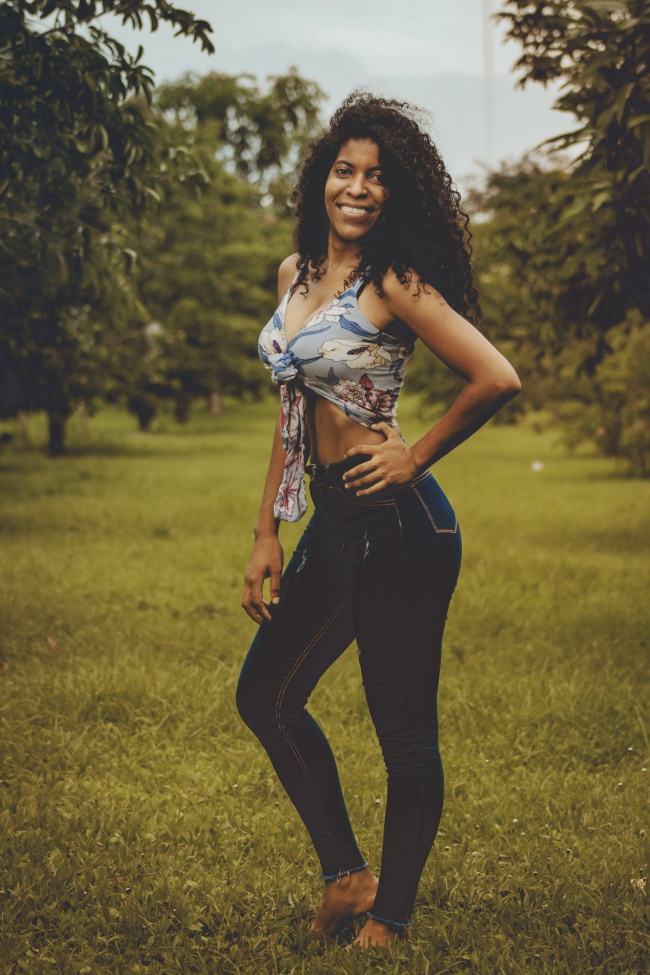 欧美丰胸翘臀美女写真图片