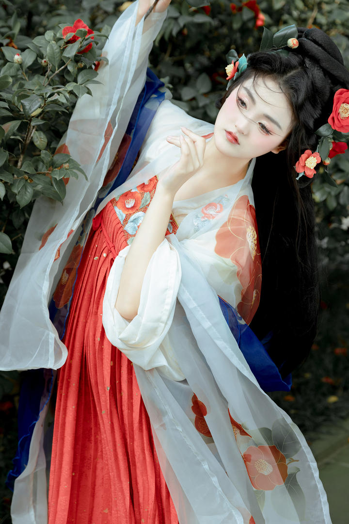 闭月羞花古装美女人像摄影图片