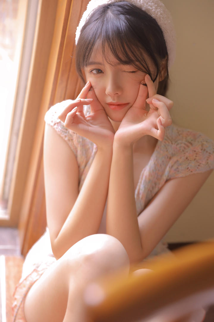 极品白嫩软萌可爱女生写真图片