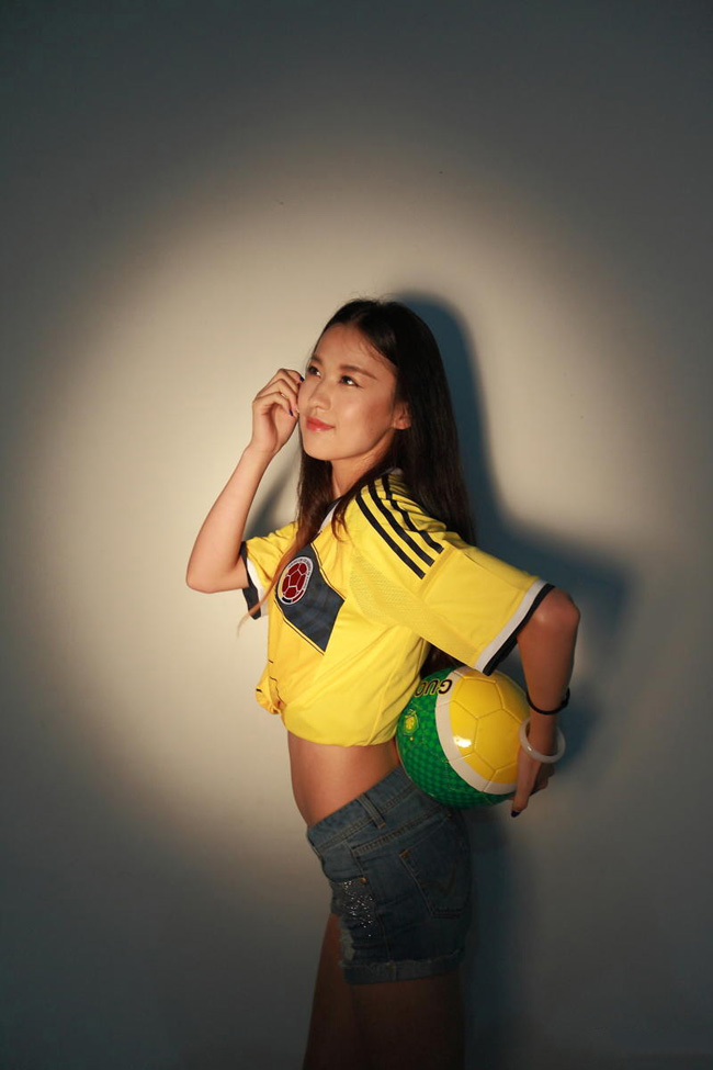 足球宝贝性感助阵巴西队