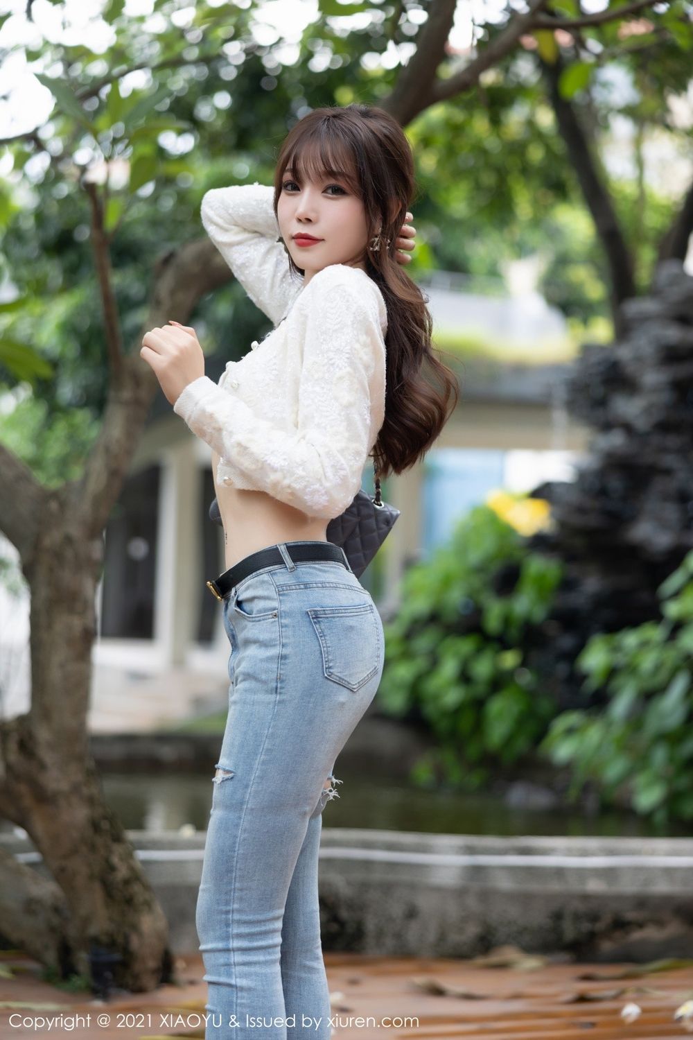 语画界性感女神芝芝Booty丝袜美腿与直爽牛仔裤系列私房写真