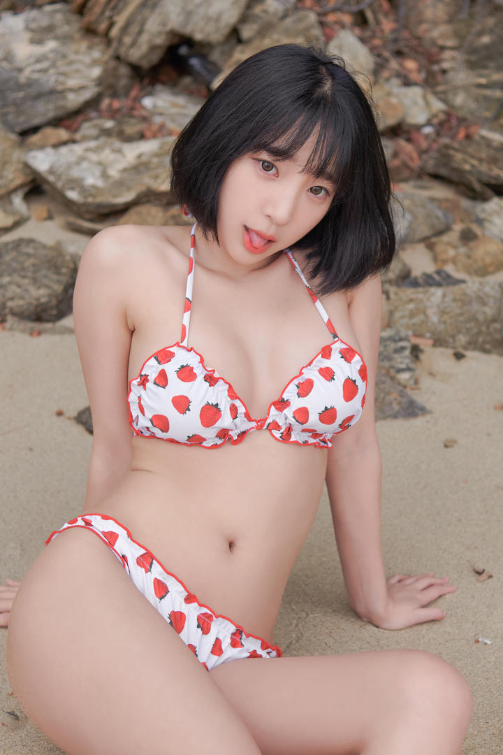 吐舌头的韩国泳装美女模特亚洲精品久久国产高清套图