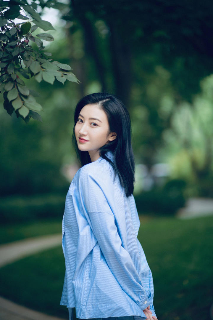 4K高清国内清纯女明星景甜写真图片