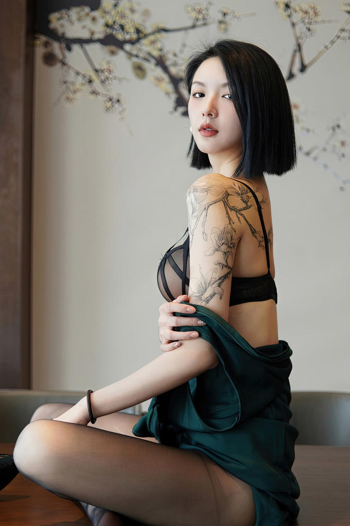 高冷纹身御姐798人体艺术摄影写真图片