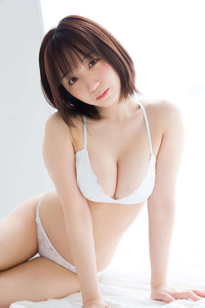 日韩AV在线白嫩少女的内衣私拍写真图片