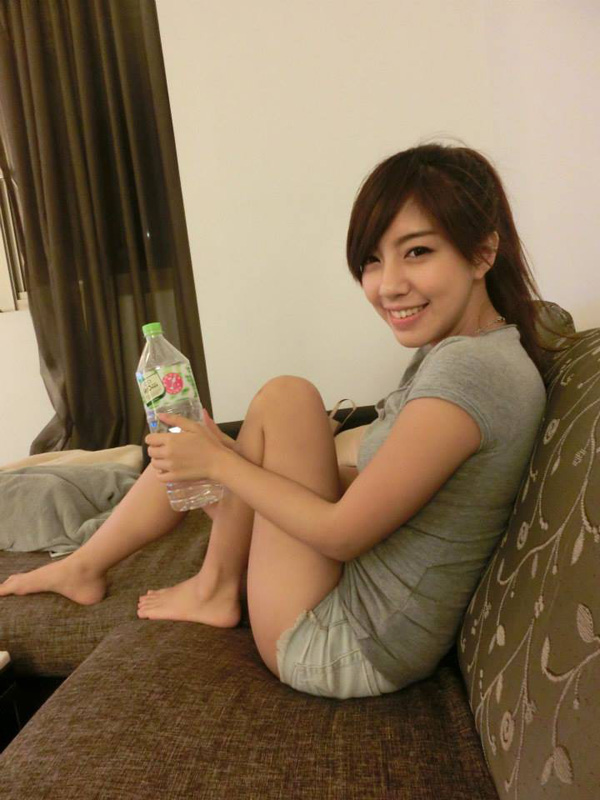 尖叫妹辜莞允清纯自拍私房照