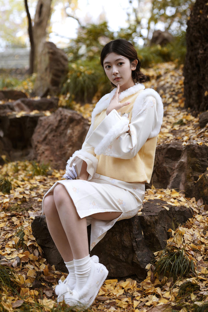 甜美文静的古典气质美女高清图片