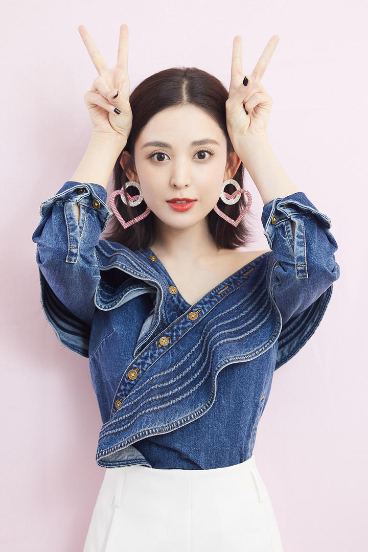 可爱性感的美女明星古力娜扎