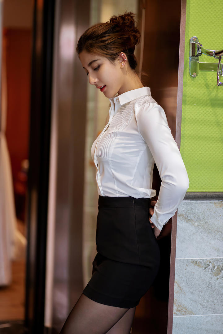 极品美女白领林文文性感制服写真图片
