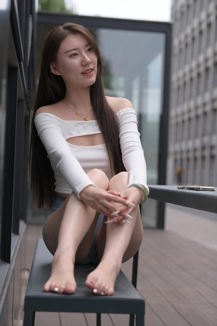 美女瑜伽裤凹凸尴尬图片