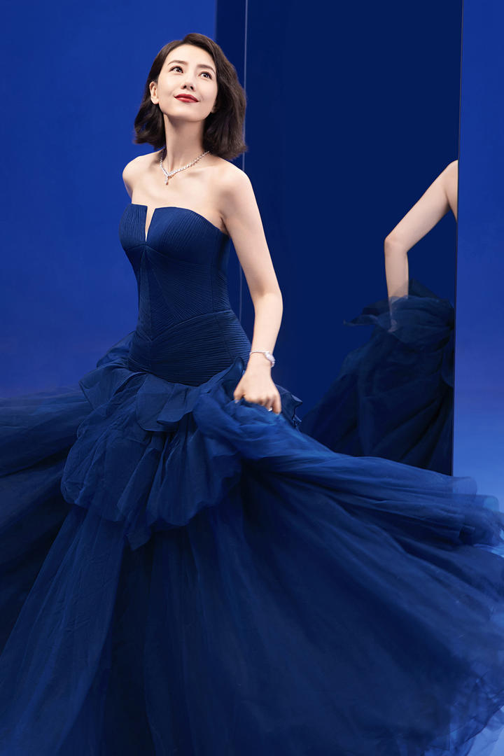 穿着蓝色礼服的极品美女明星高圆圆壁纸图片