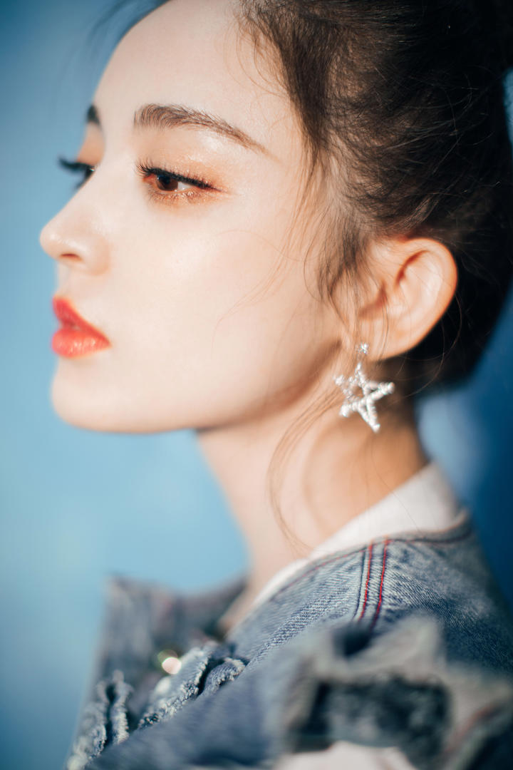 4K唯美清纯美女明星古力娜扎侧脸写真图片