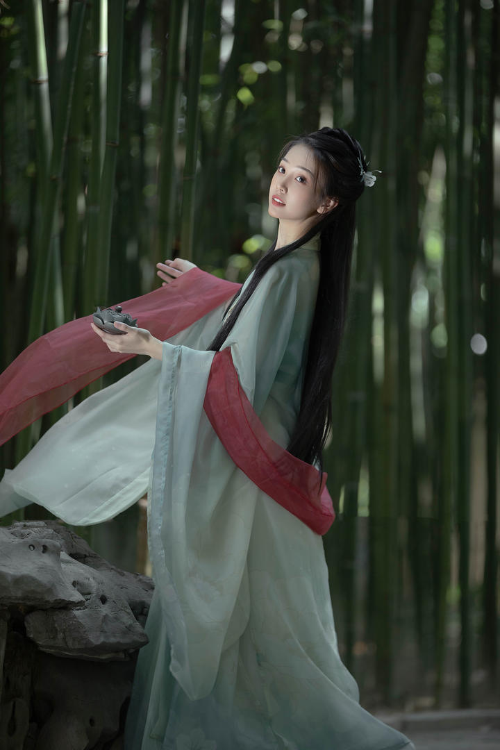 144447大但人文艺术竹林里的古装漂亮女生个人艺术写真图片
