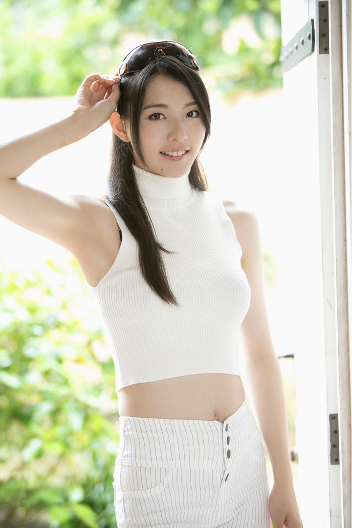 时尚白嫩销魂美女女优真实素颜自拍资源图