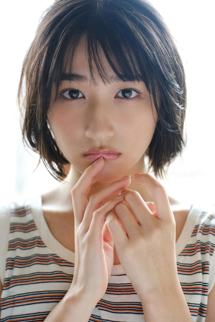 清纯日本嫩模美女楚楚动人