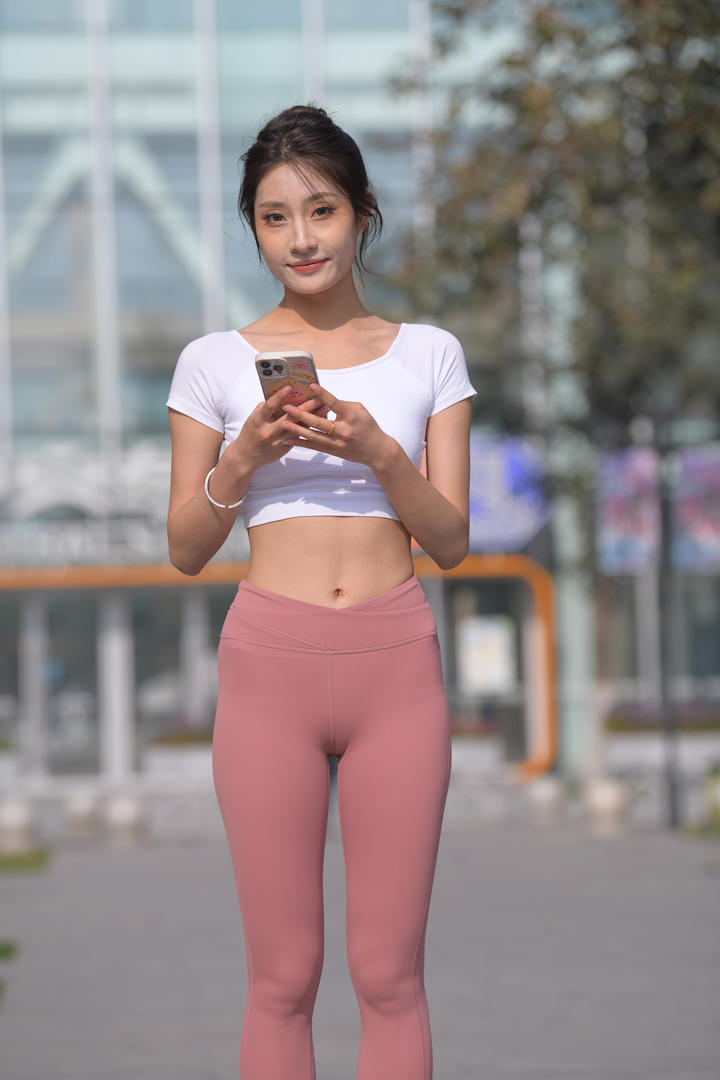 紧身裤鲍沟大户型瑜伽美女GOGO人体艺术图片