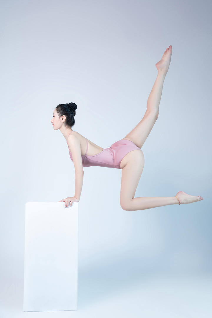 中国瑜伽美女人大胆体艺术高丽写真集